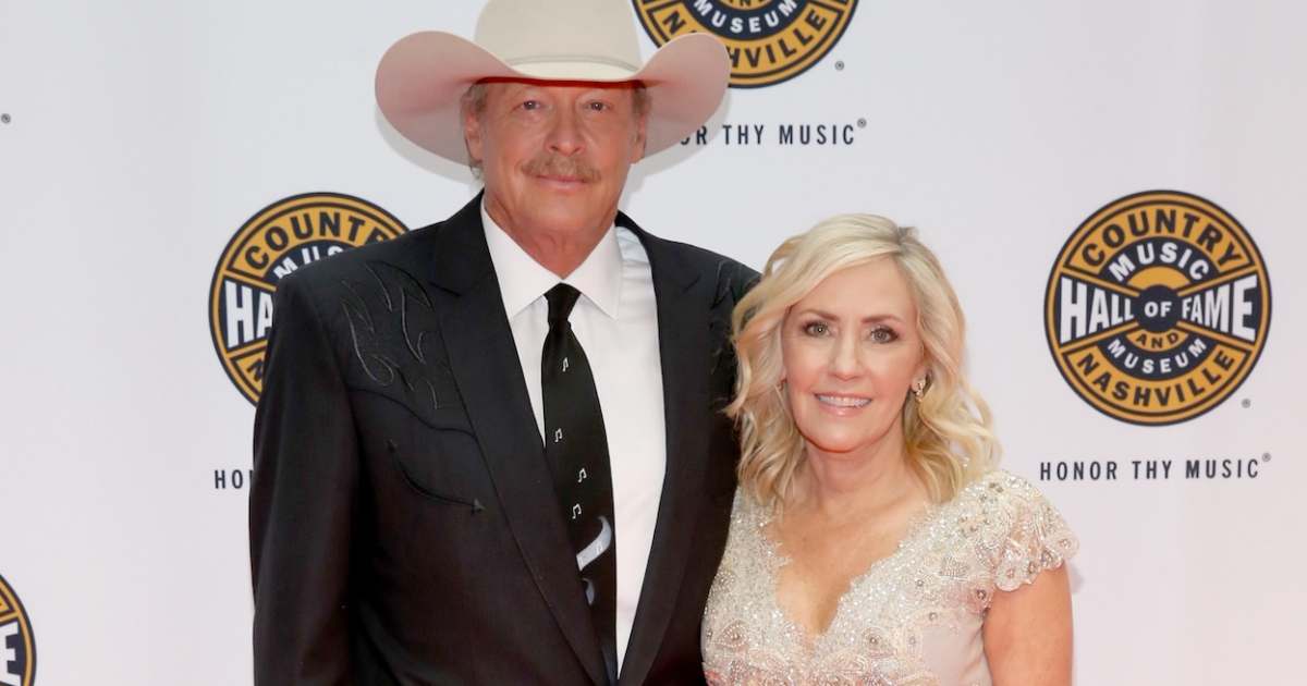 Alan Jackson and Wife Denise Jackson’s Relationship Timeline: A Look Inside Their Love Story Spanning Over 40 Years