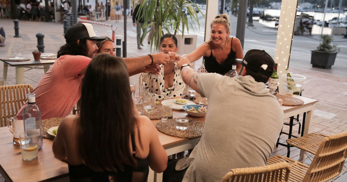 Daisy Kelliher from Below Deck Sailing shares insights on the ‘super strict rules’ concerning ‘not breaking the 4th wall’.