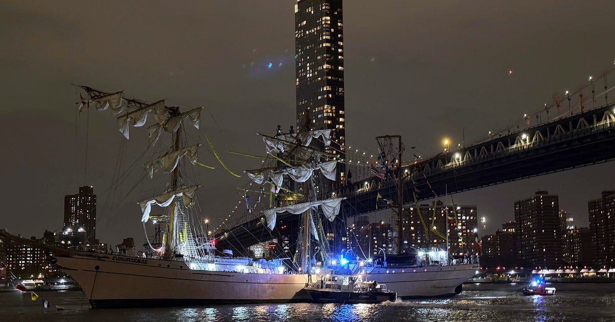 Mexican Navy Training Ship Collides with Brooklyn Bridge, Resulting in 2 Fatalities, Reports NYC Mayor