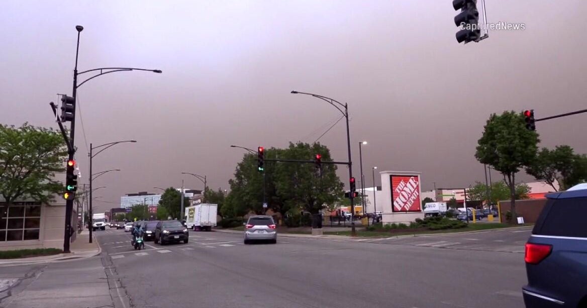 Witness the moment a dust storm engulfed Chicago; “It’s like something from the history books”
